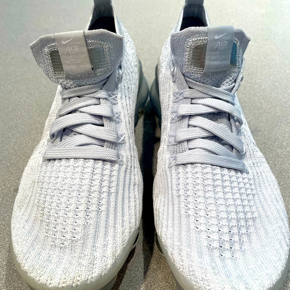 Nike Air Women’s Vapormax flyknits platinum/Metallic silver/White